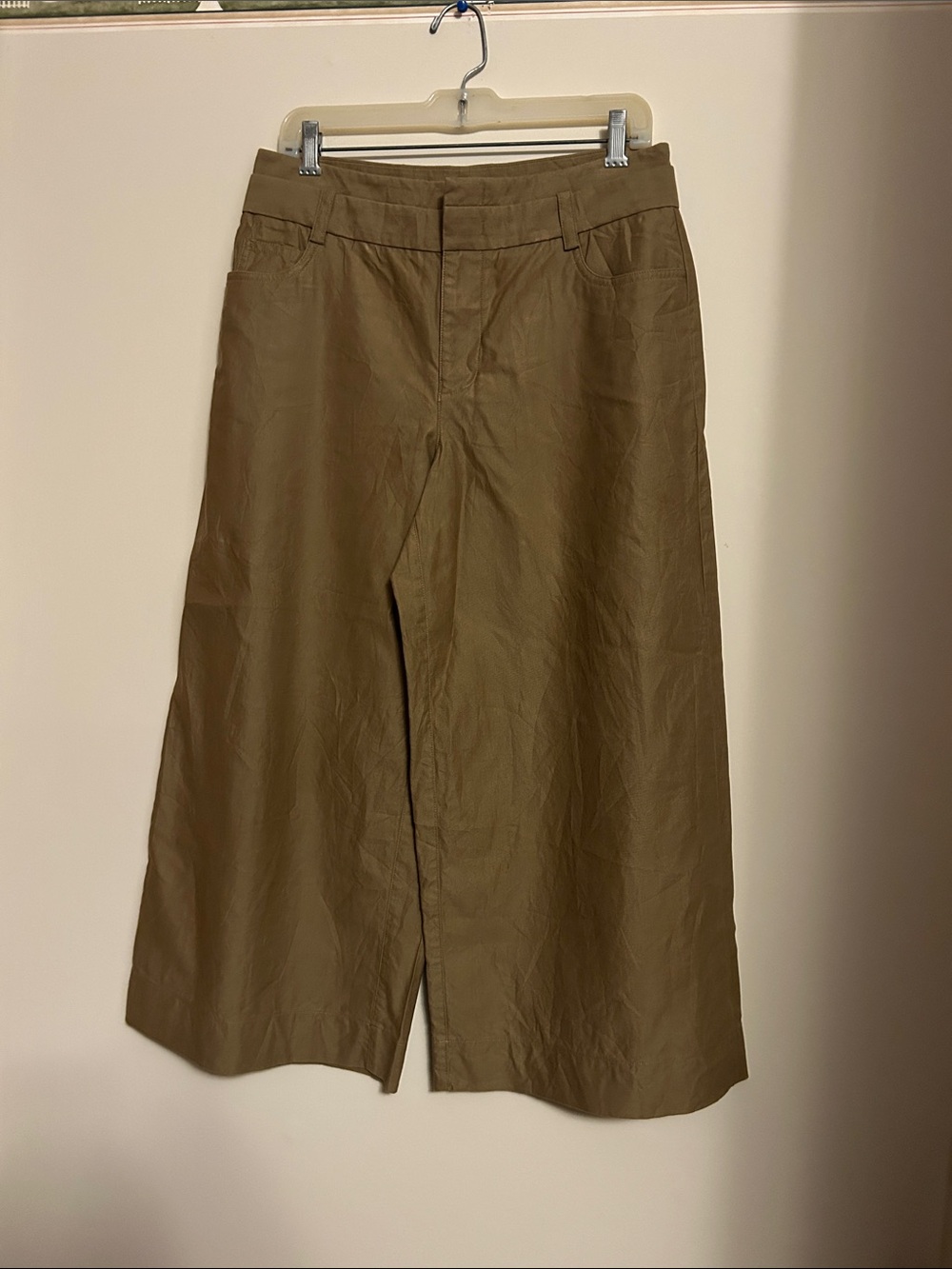 Vince tan colour wide leg front close capri like new size 8